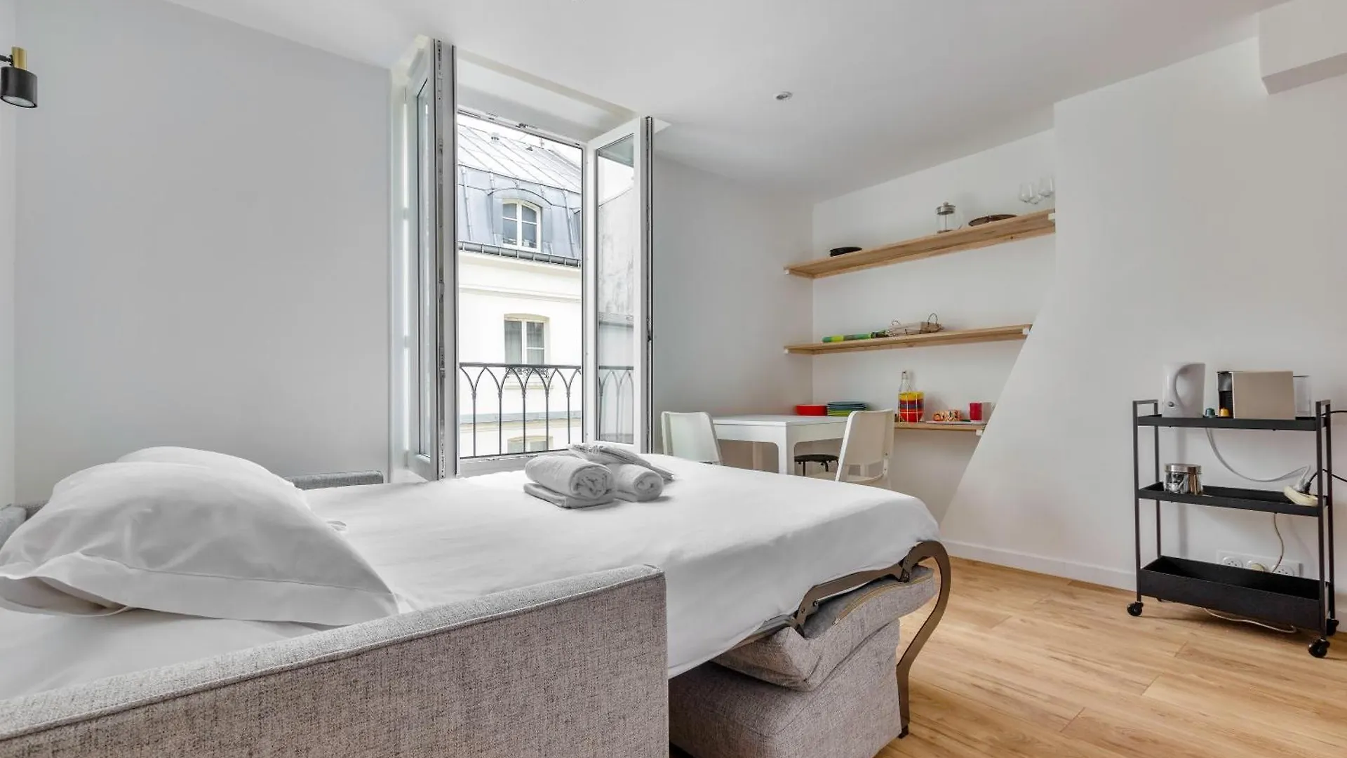 Clery-cosy Au Centre De